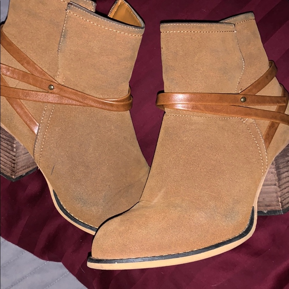 Tan Bucco Ankle Booties size 9 - Picture 1 of 8